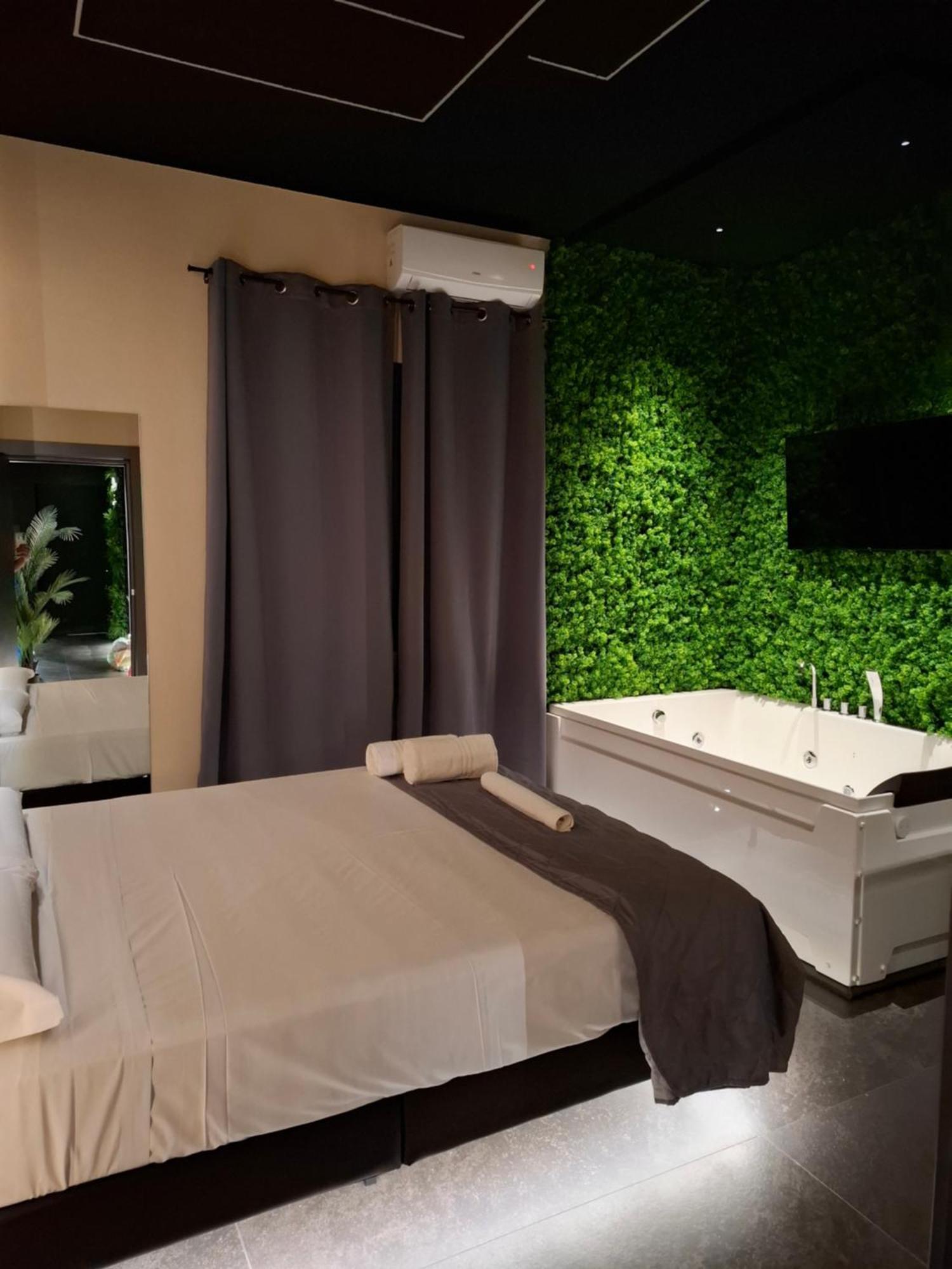 Dark & Light Rooms & Luxury Suites CTA Exterior foto