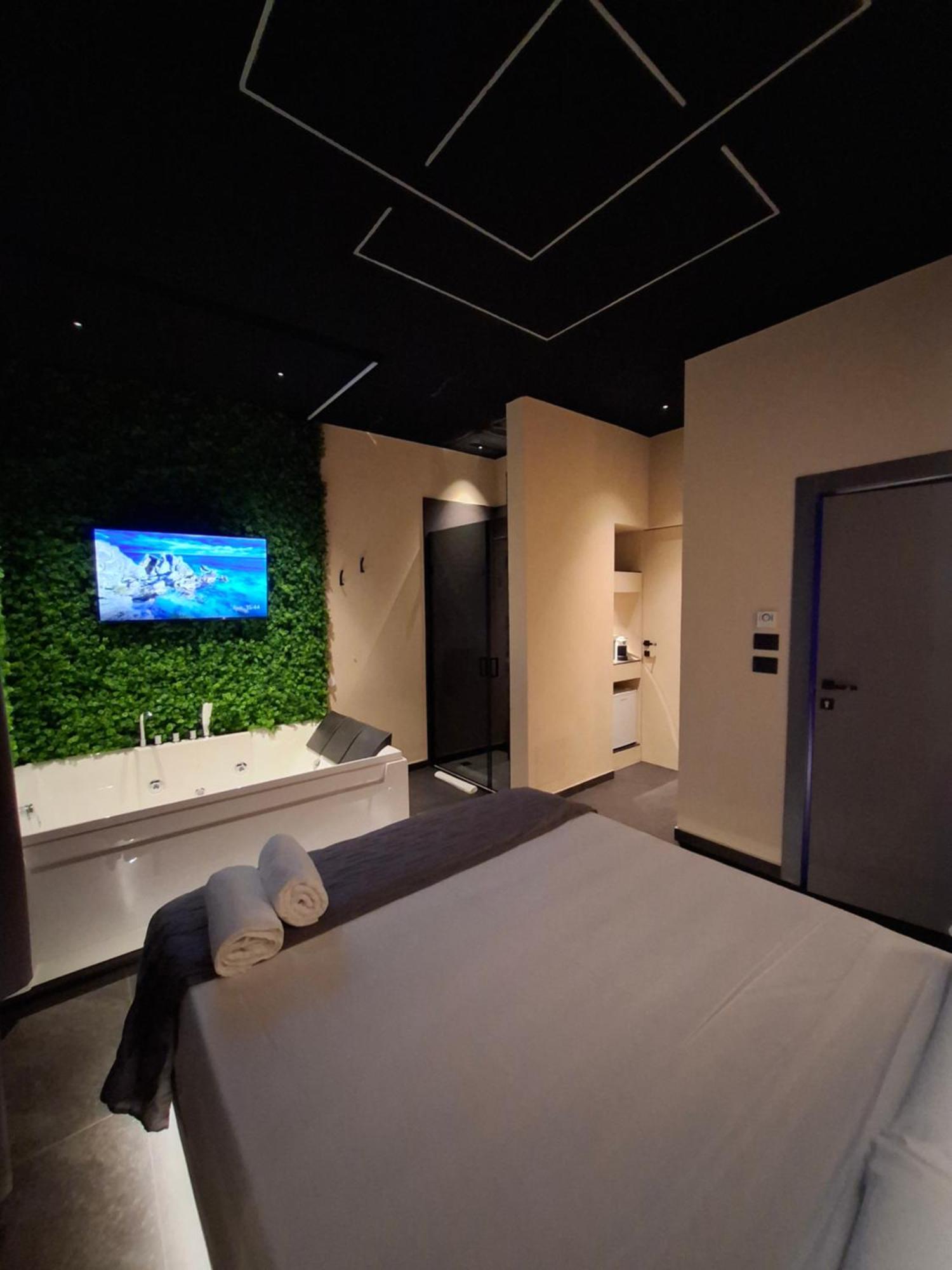 Dark & Light Rooms & Luxury Suites CTA Exterior foto